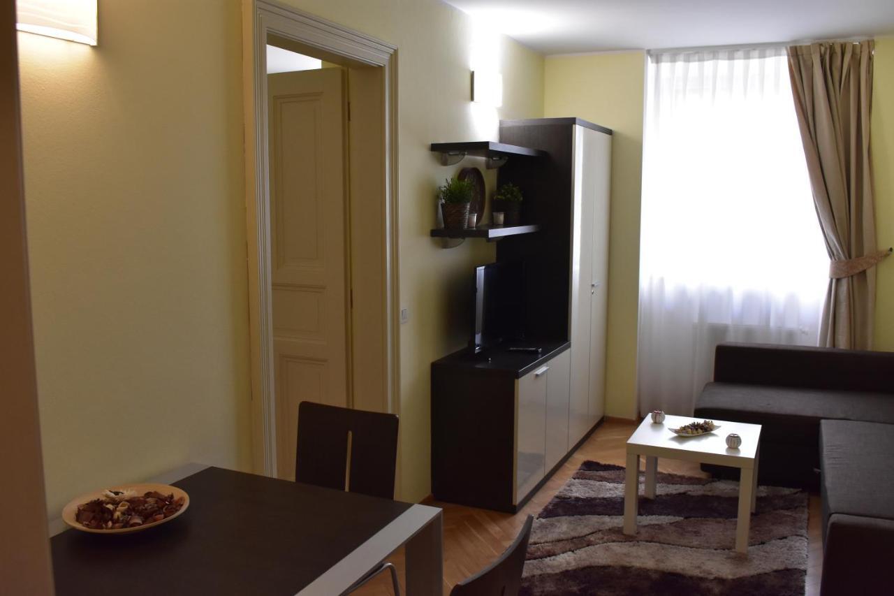 Apartment Vikroria - Halkova 5 Прага Экстерьер фото