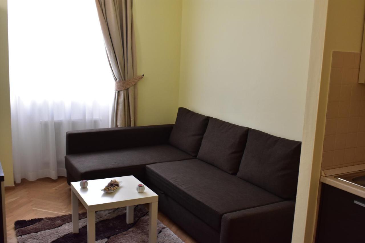 Apartment Vikroria - Halkova 5 Прага Экстерьер фото