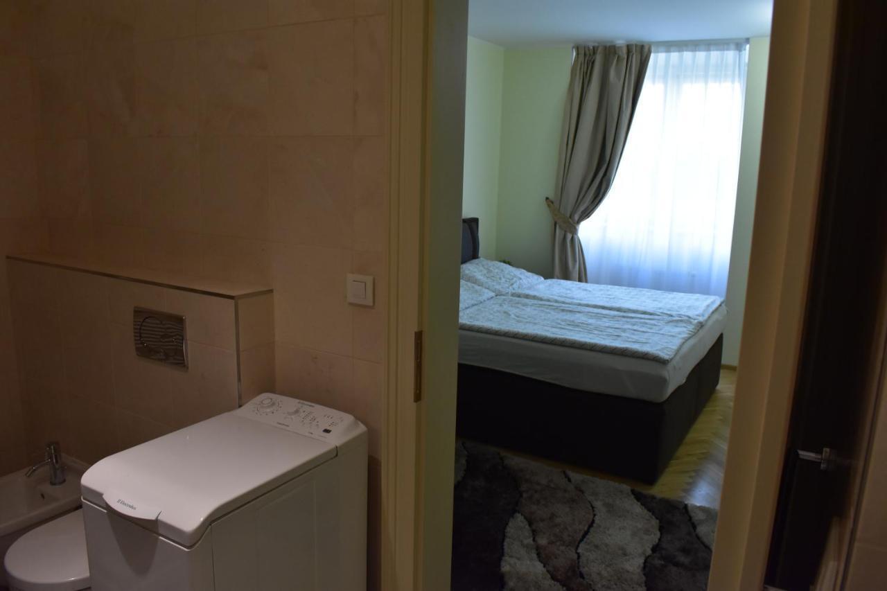 Apartment Vikroria - Halkova 5 Прага Экстерьер фото