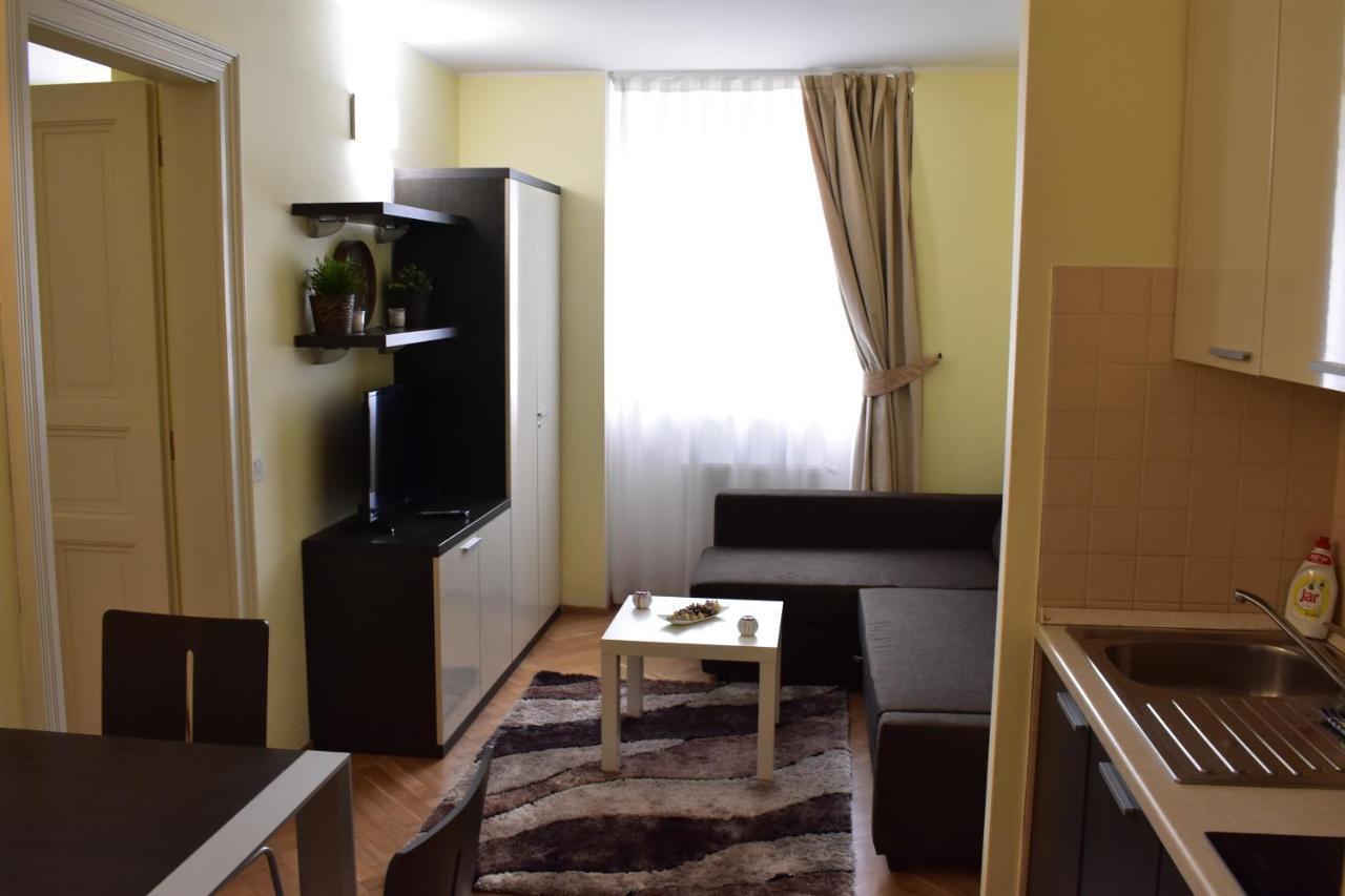 Apartment Vikroria - Halkova 5 Прага Экстерьер фото